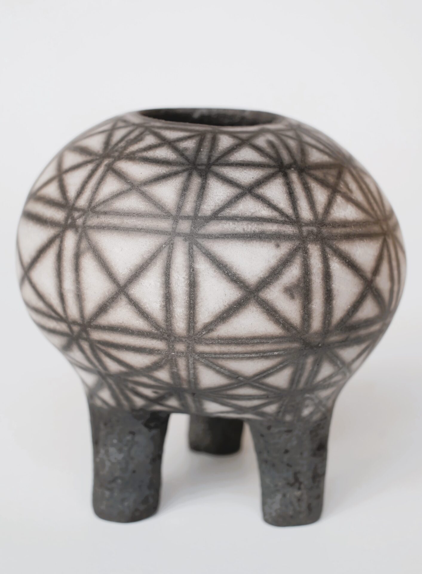 Dreibeinvase 13cm hoch Naked Raku 2019